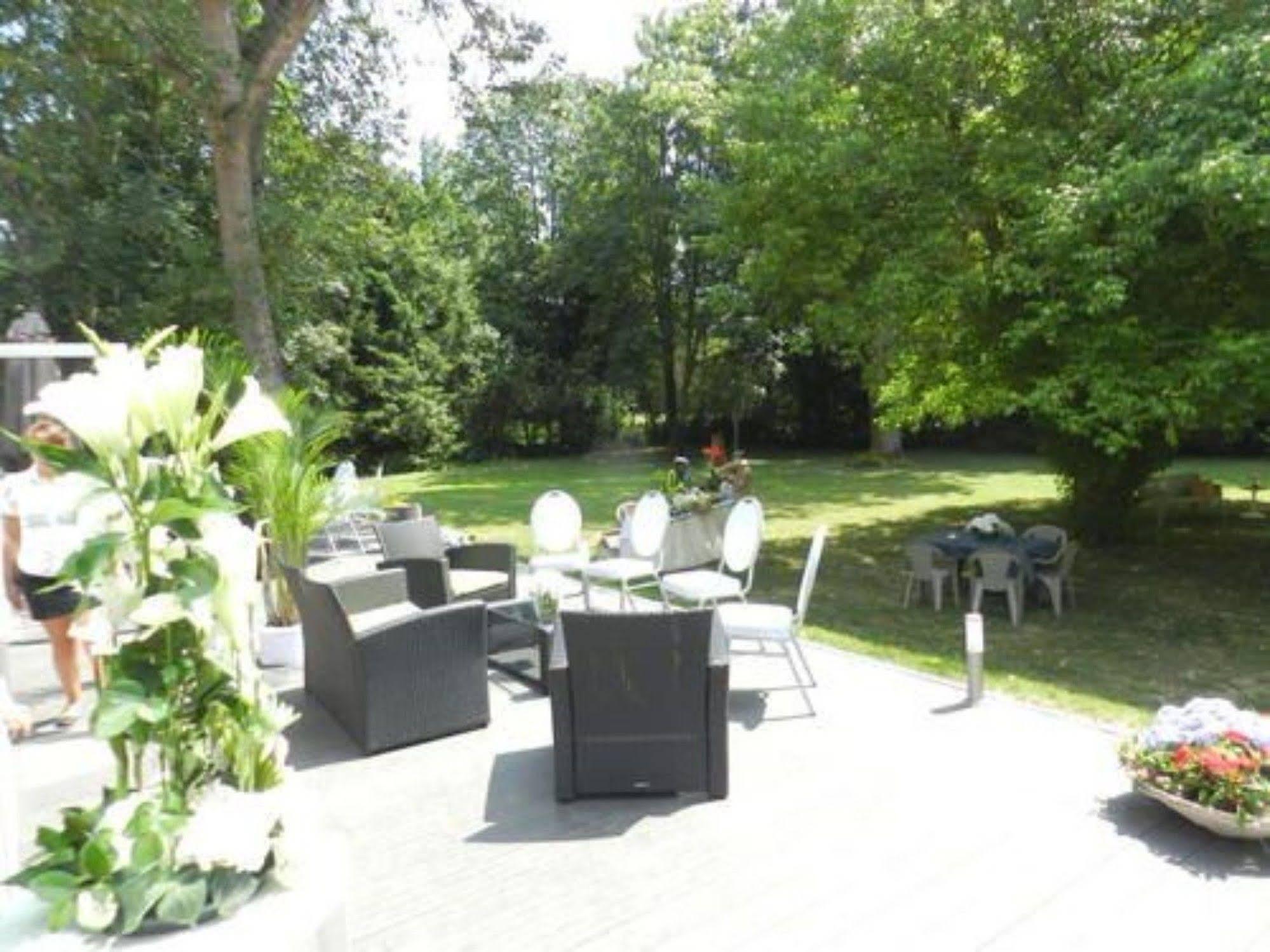 Domaine De La Palle Pontgibaud Ngoại thất bức ảnh
